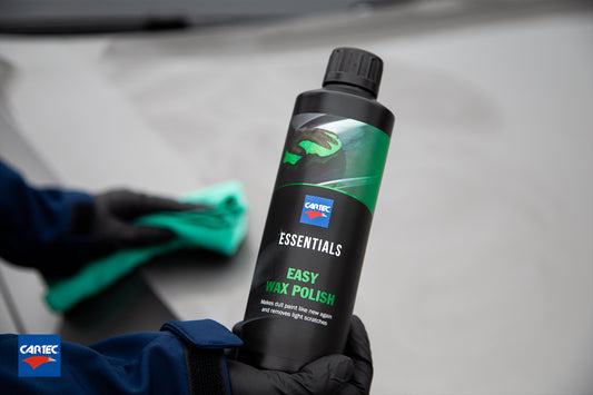 Cartec Essentials - Easy Wax Polish fles in gebruik