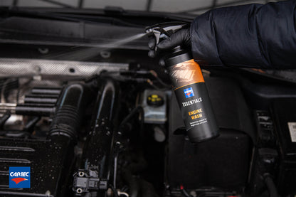 Cartec Essentials - Engine Wash fles in gebruik