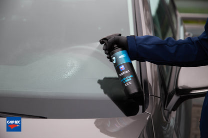 Cartec Essentials - Glass Clean & Shine fles in gebruik