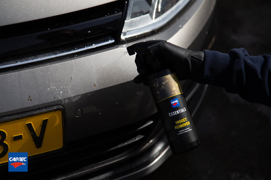 Cartec Essentials - Insect Remover fles in gebruik