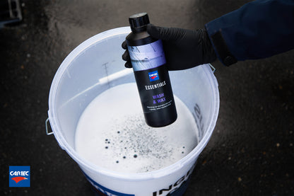Cartec Essentials - Wash & Wax fles in gebruik