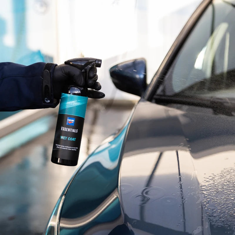 Cartec Essentials - Wet Coat fles in gebruik