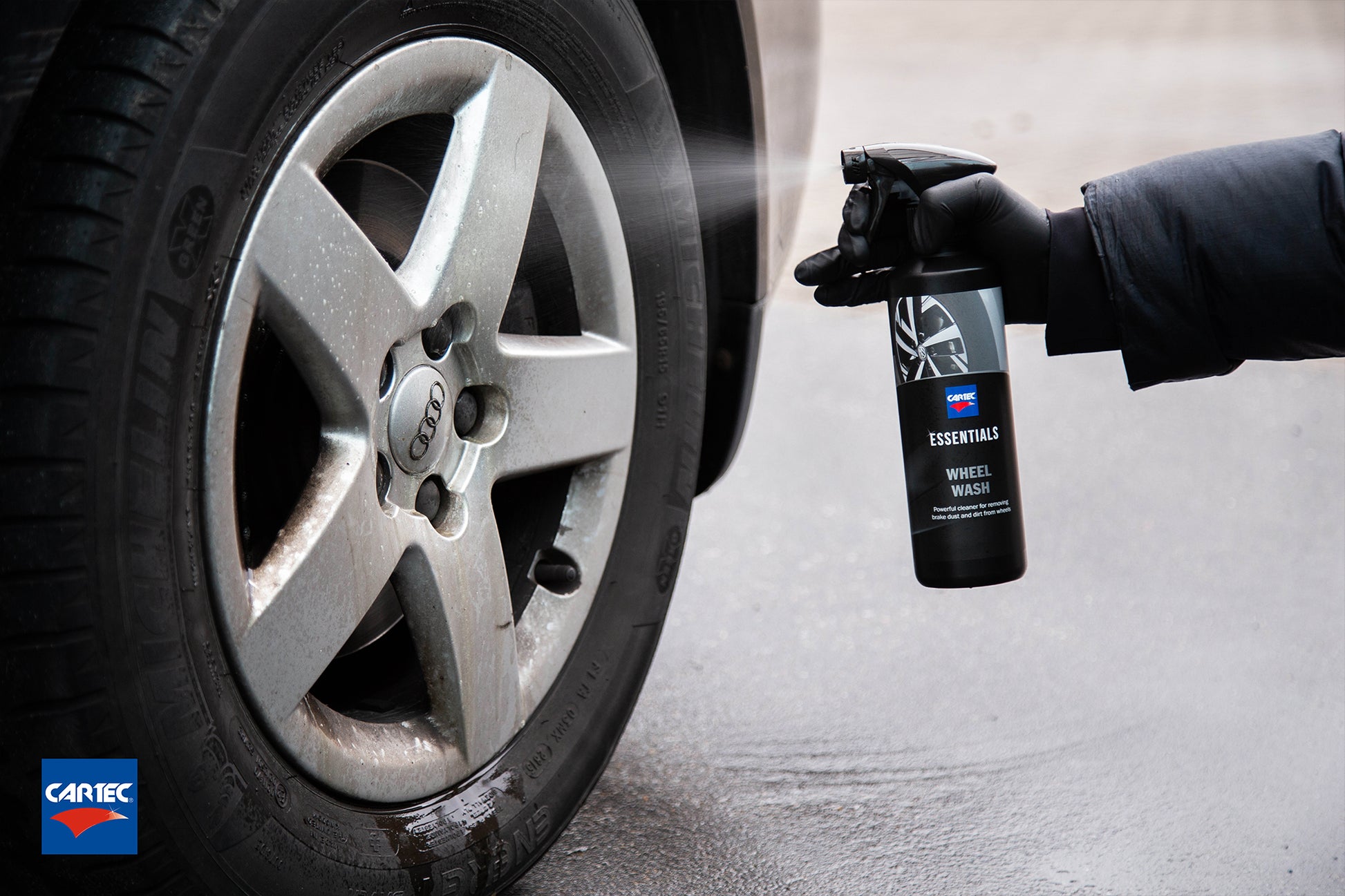 Cartec Essentials - Wheel Wash fles in gebruik